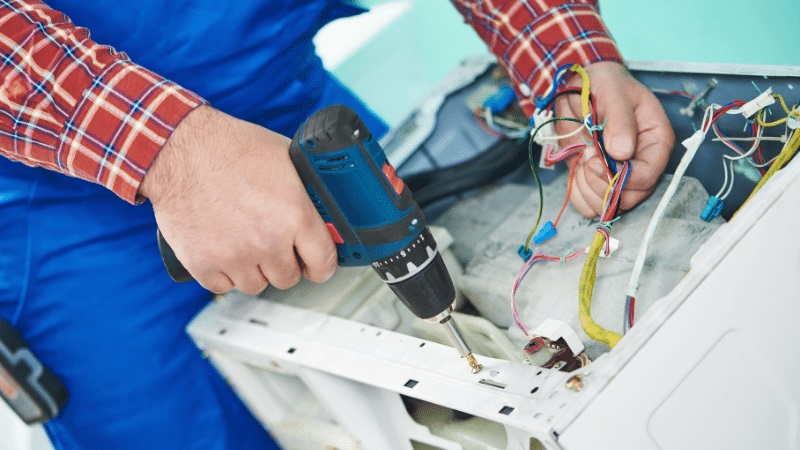 Büyükçekmece Amana Amana çamaşır makinesi kart tamiri – Su almama arızası orijinal parça ile giderildi. - Teknik servis örneği